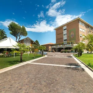 2* Hotel Centro Vacanze Opera Nascimbeni